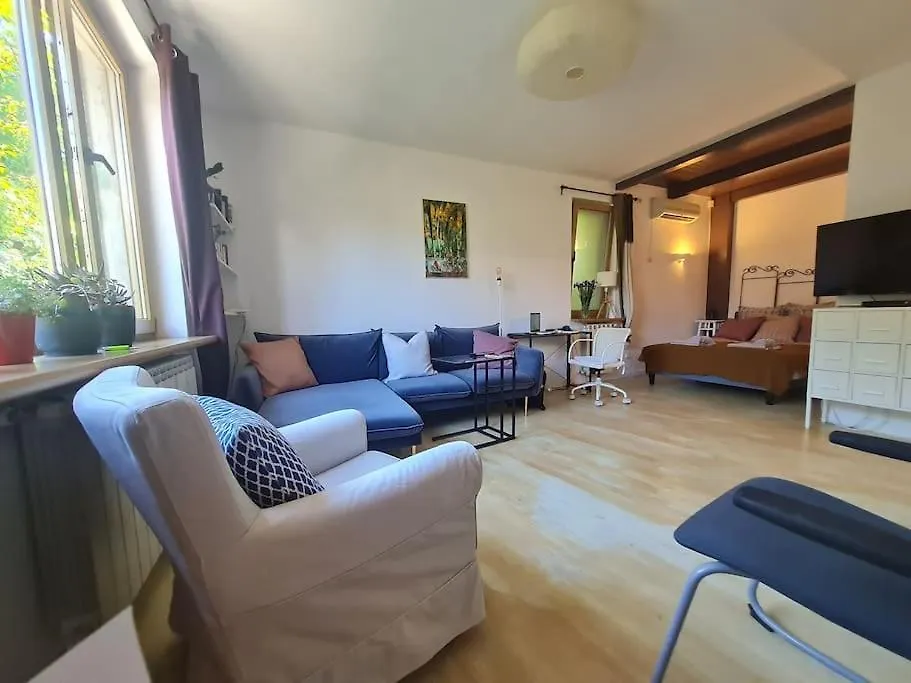 Independent Studio In A Villa With Garden contacts