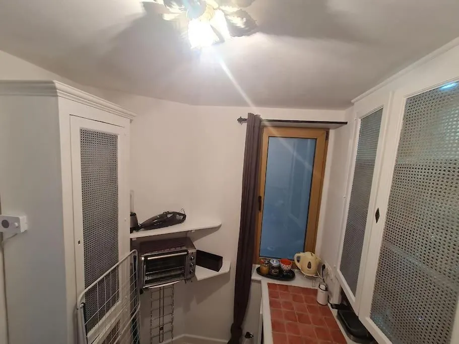 Daire Independent Studio In A Villa With Garden Bükreş Romanya
