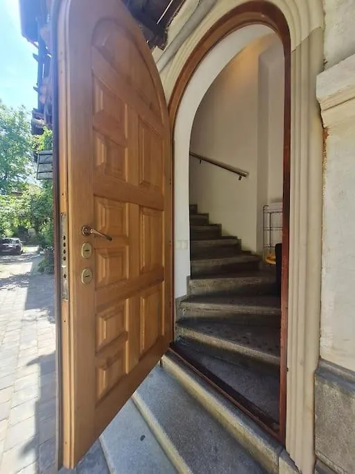 Independent Studio In A Villa With Garden Bükreş 0*,